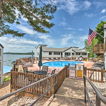 Sunny Osage Beach With Balcony And Lakefront View Exterior photo