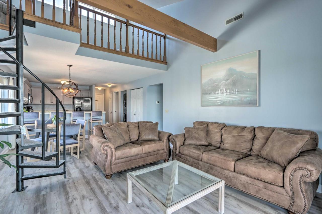 Sunny Osage Beach With Balcony And Lakefront View Exterior photo