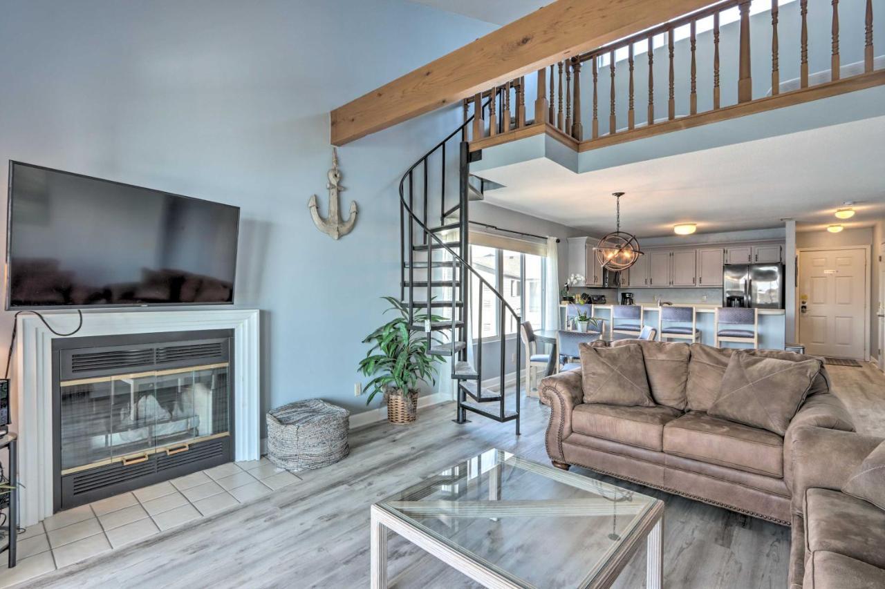 Sunny Osage Beach With Balcony And Lakefront View Exterior photo