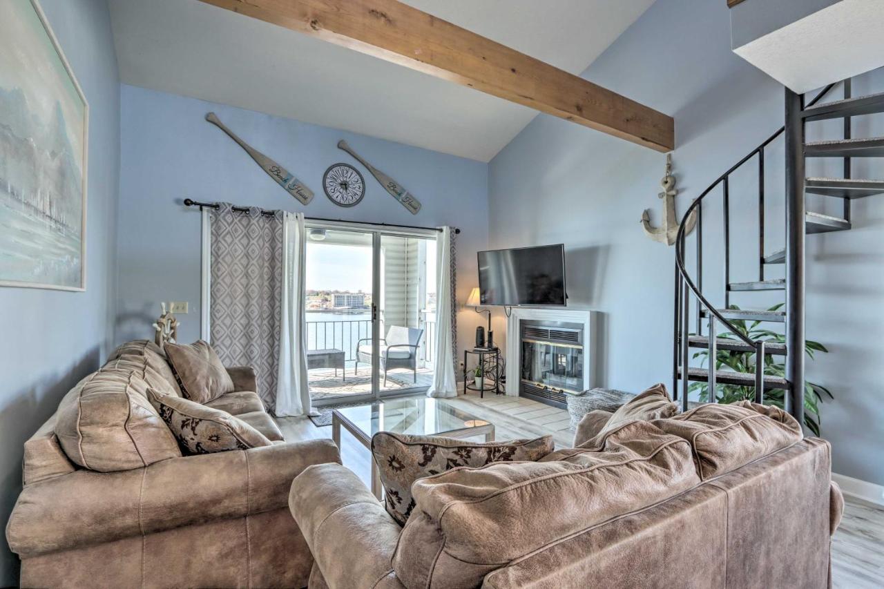 Sunny Osage Beach With Balcony And Lakefront View Exterior photo