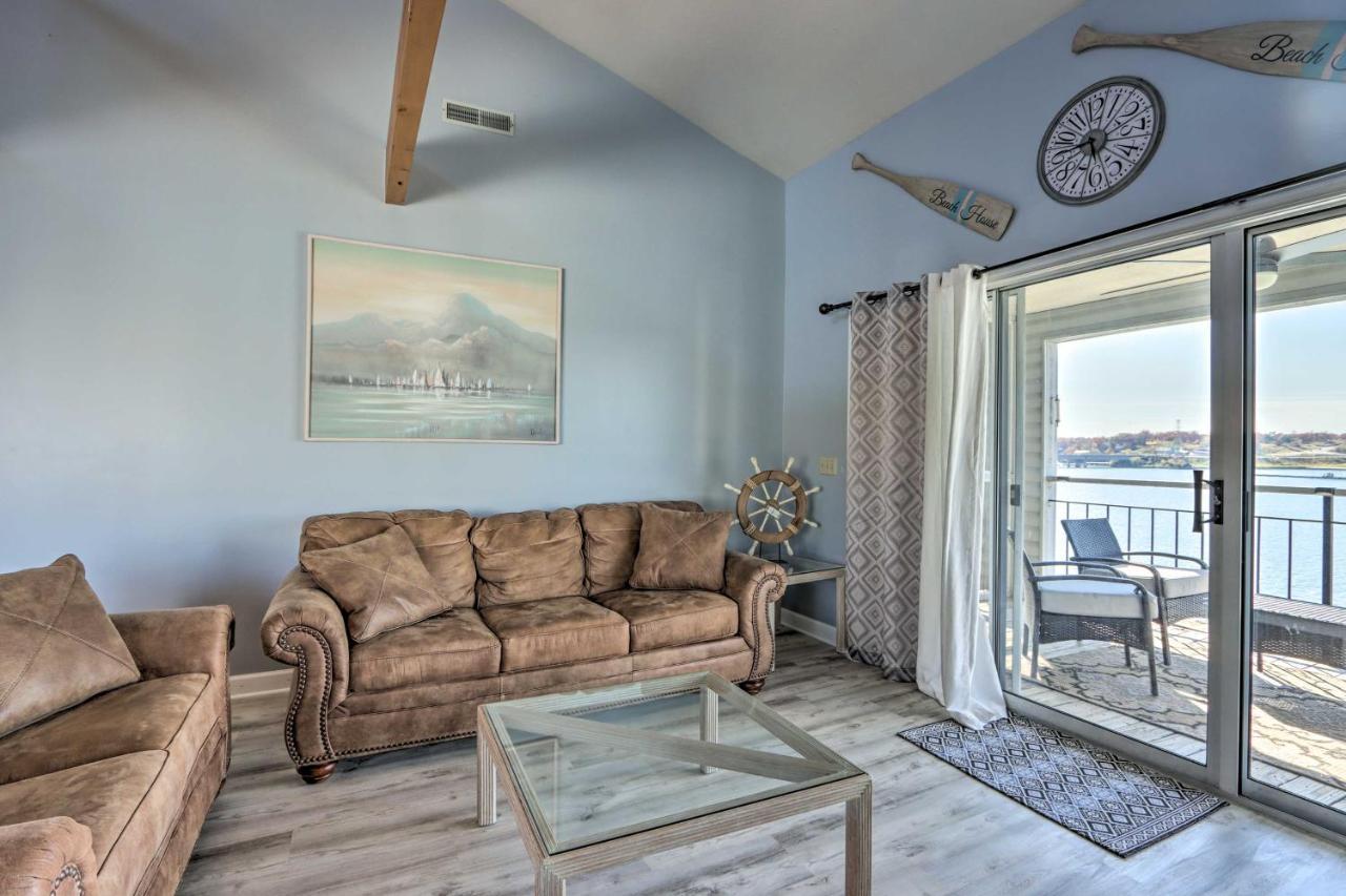 Sunny Osage Beach With Balcony And Lakefront View Exterior photo