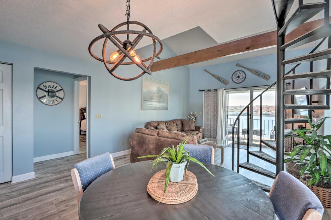 Sunny Osage Beach With Balcony And Lakefront View Exterior photo