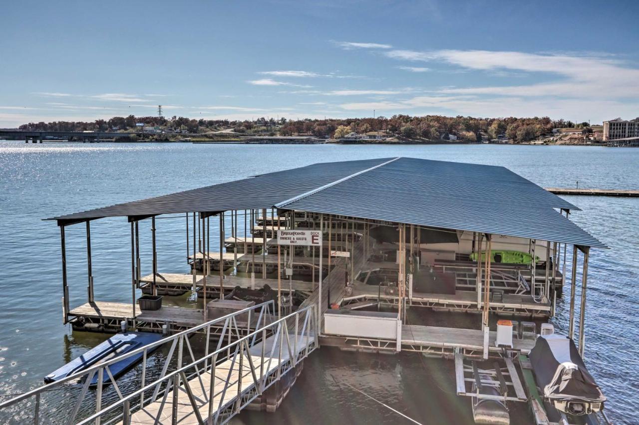 Sunny Osage Beach With Balcony And Lakefront View Exterior photo