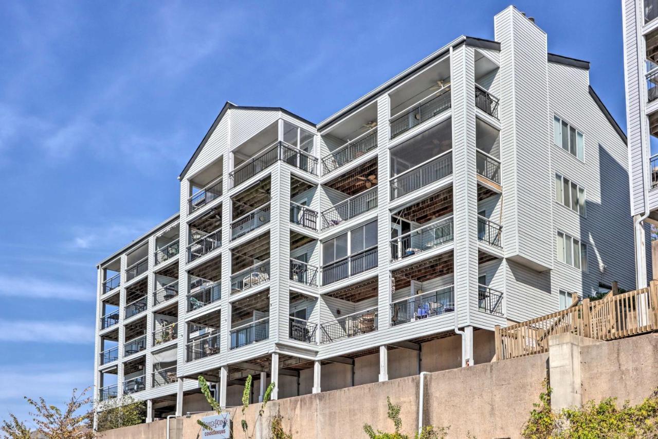 Sunny Osage Beach With Balcony And Lakefront View Exterior photo