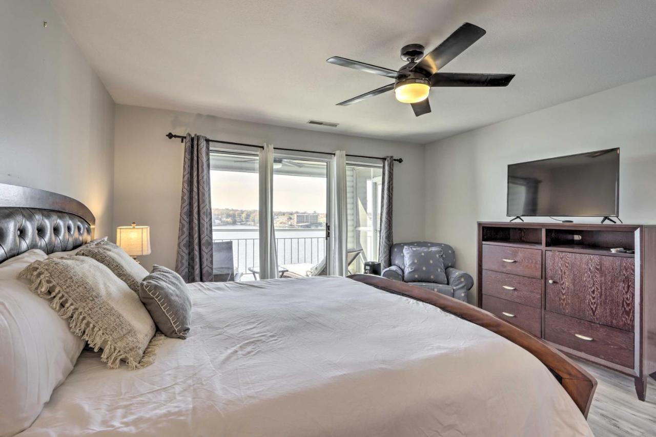 Sunny Osage Beach With Balcony And Lakefront View Exterior photo