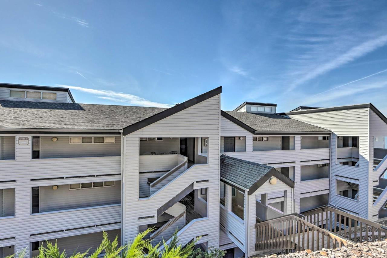 Sunny Osage Beach With Balcony And Lakefront View Exterior photo