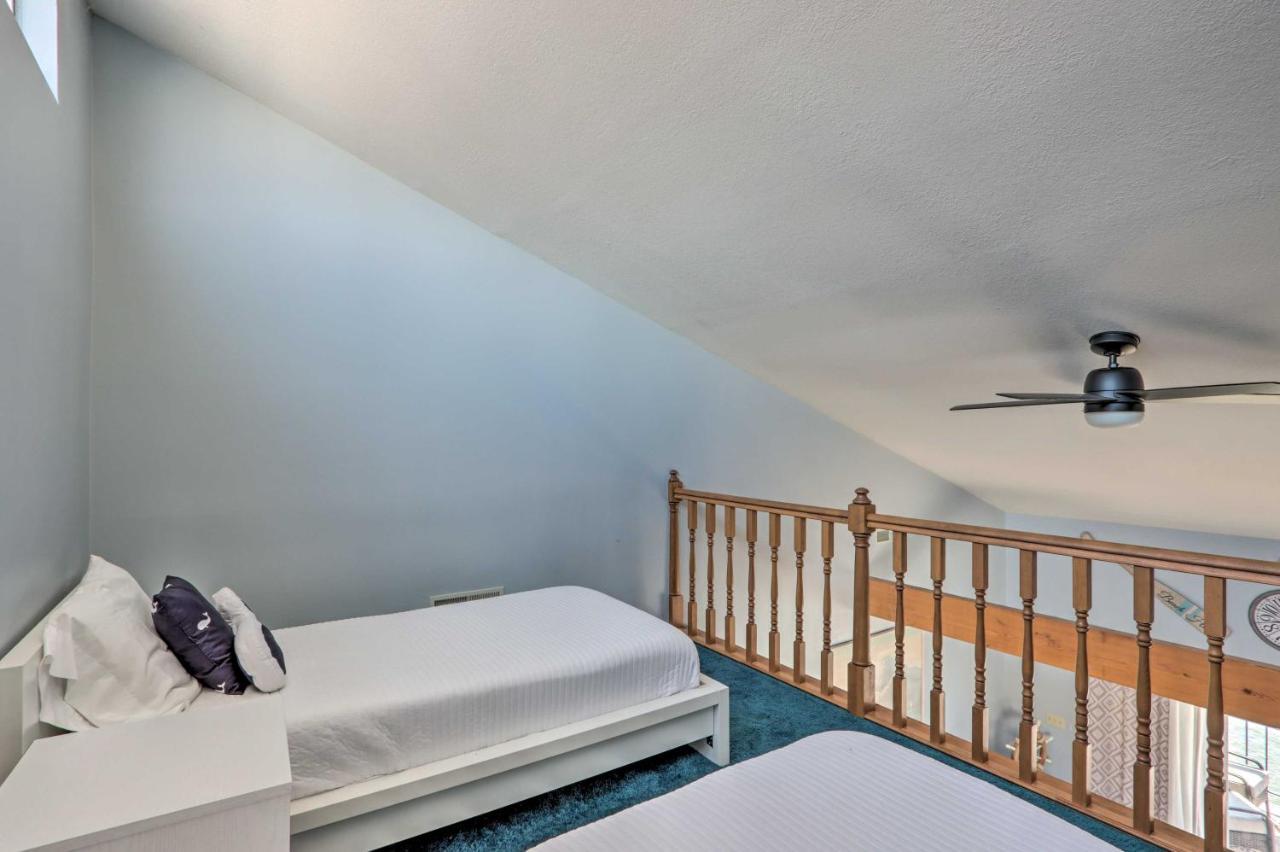 Sunny Osage Beach With Balcony And Lakefront View Exterior photo
